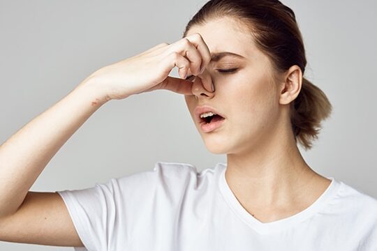 aliviar el dolor de cabeza causado por sinusitis